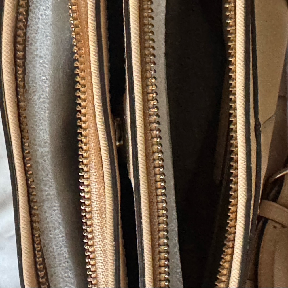 Coach Light Tan Leather Shoulder Bag - Picture 13 of 16